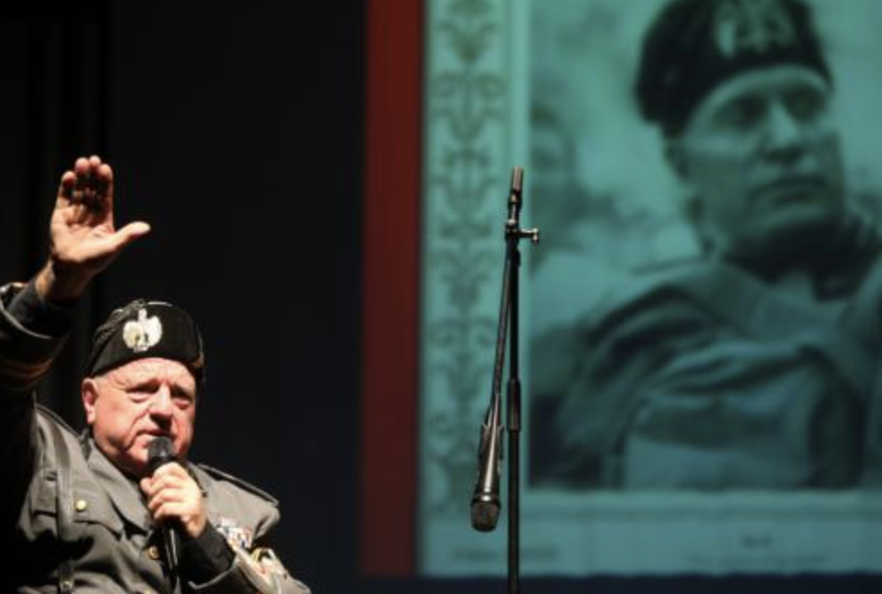 Yo, Mussolini en Viveiro