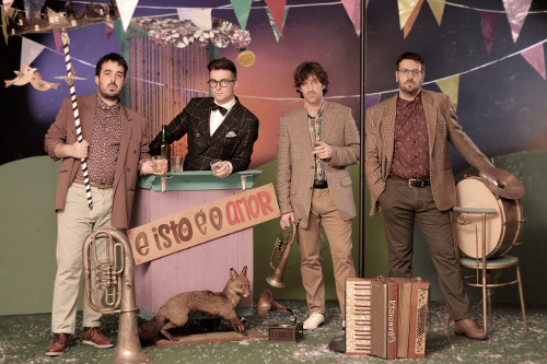 Caxade dá un concerto na Super 8 de Ferrol