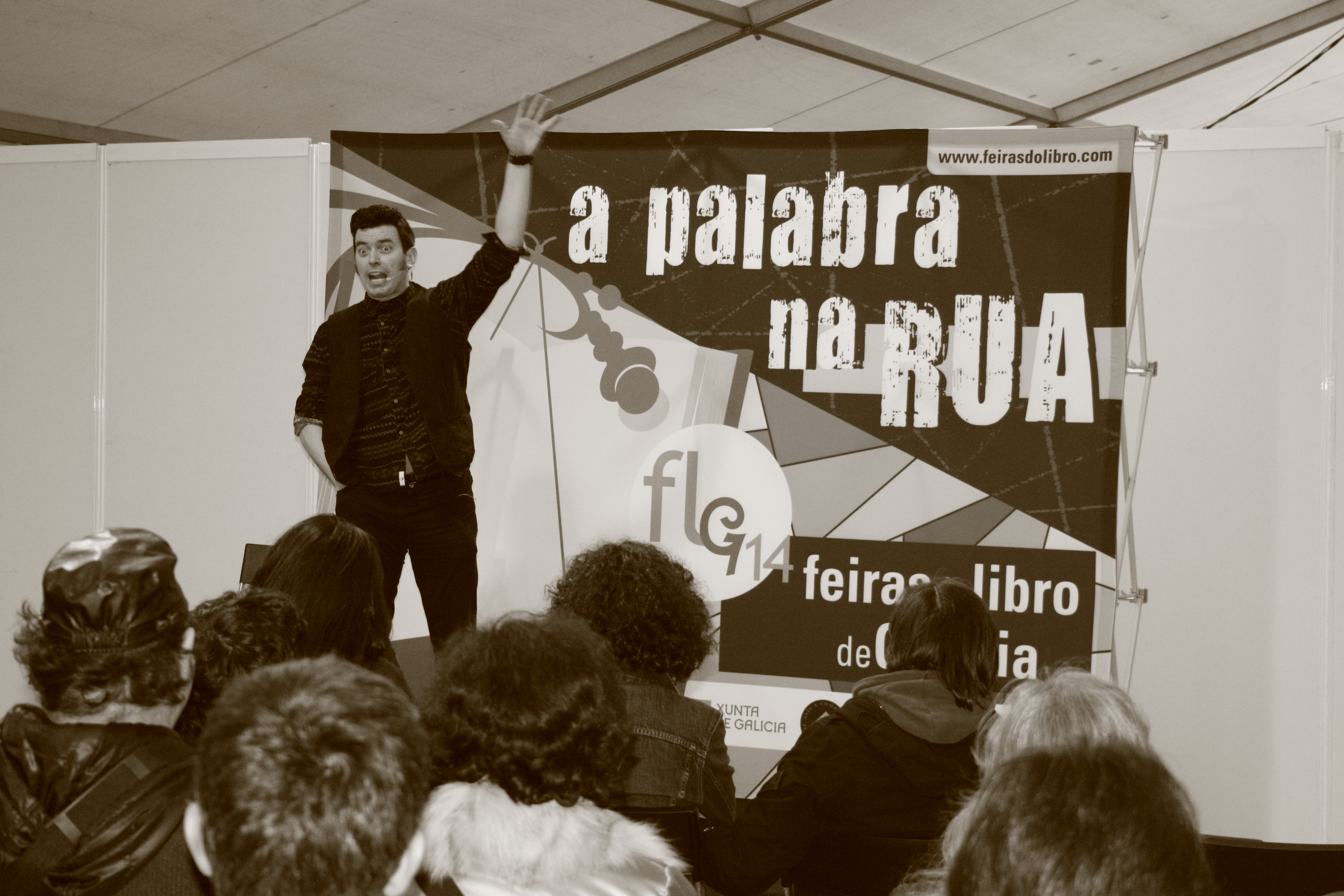 Lois Pérez conta as súas "Historias da fronteira" en Zas Lois Pérez conta as súas "Historias da fronteira" en Zas