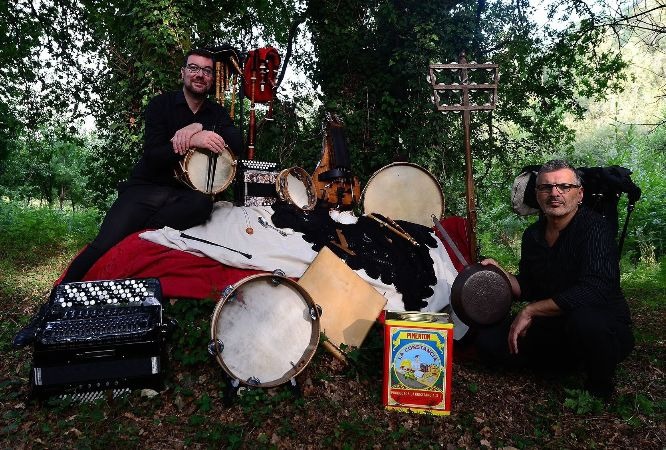 24 instrumentos tradicionais galegos en Cervo