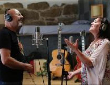Uxía&Javier Ruibal estrean o videoclip "Ahí va la loca soñando".