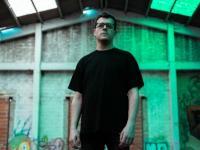 Descubre Chamada á Lúa, el videoclip que acaba de lanzar Javier Otero Neira y que forma parte de Saraiba